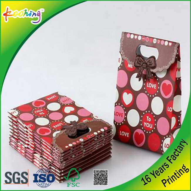 Factory Custom Hot Stampingpromotional Sticky Pocket /Gift Carrier Paper Bags with UV Printing 