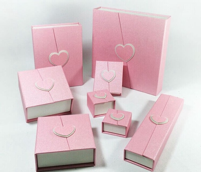 Factory custom Cardboard Paper Gift Boxes with Magnetic or Velcro Catch